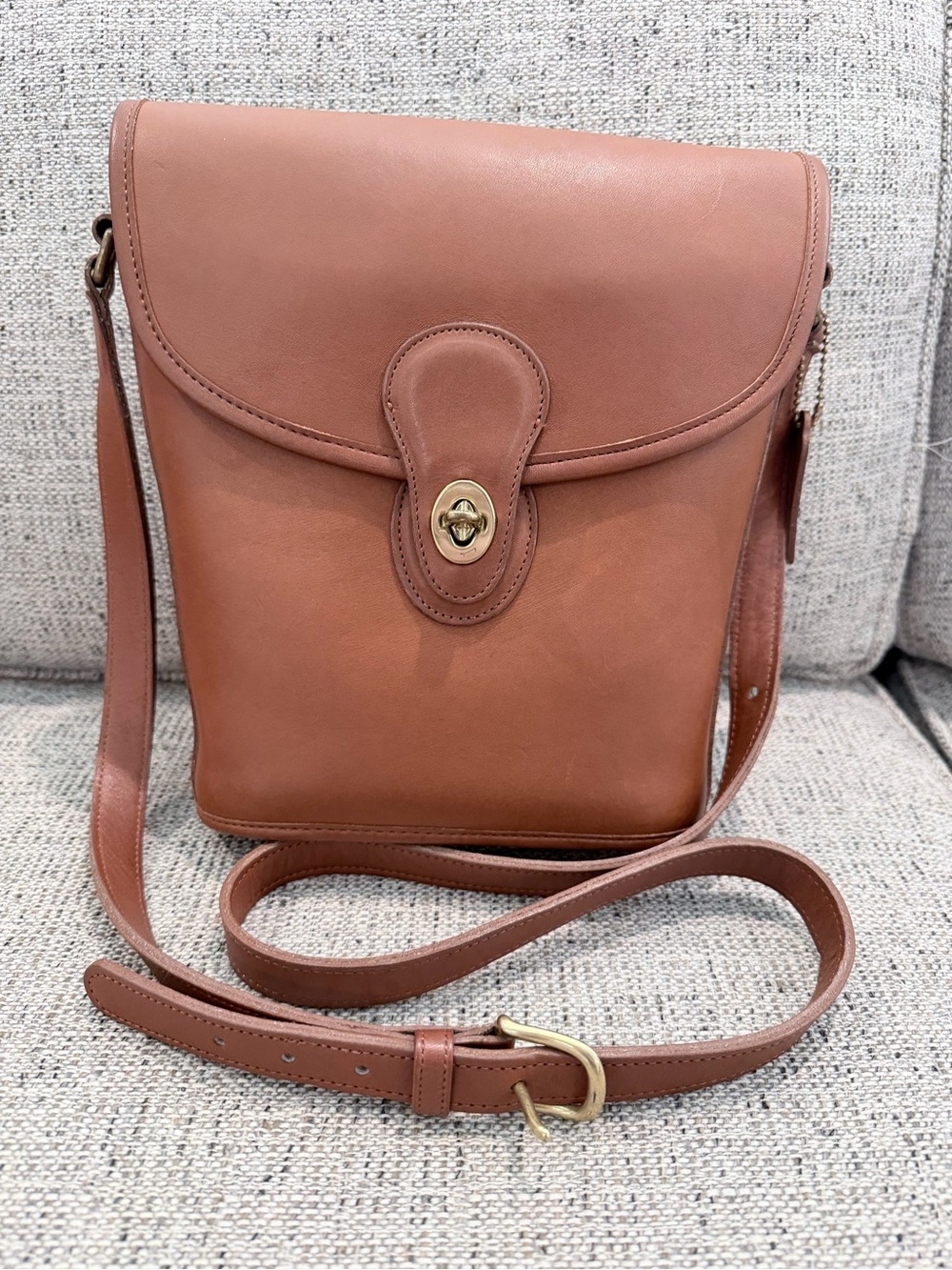 Vintage Coach Bradley Bucket Bag in British Tan Made in USA in 1993 - Picture 2 of 10